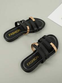 Kinderschoenen 2025 Zomer Nieuwe Mode All-In-One Ronde Neus Strandkleding Een Slip-Off Teen Platte Antislip Sandalen
