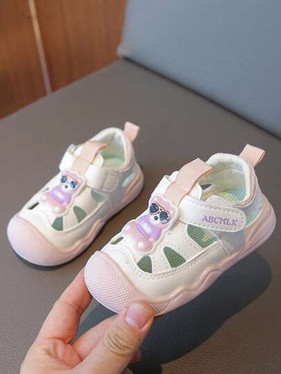 时尚舒适儿童运动鞋，适合 1-2 岁的幼儿支撑鞋，软底封闭式鞋头防踢夏季户外运动凉鞋