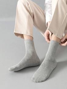 Paquete de calcetines de tripulación neutros de 5 tonos para hombres (1/5/10/15/20 pares) - Calcetines elásticos para el tobillo en gris oscuro/azul marino/negro/blanco/carbón con un ajuste transpirable y elástico para la oficina, el gimnasio, artículos de viaje esenciales