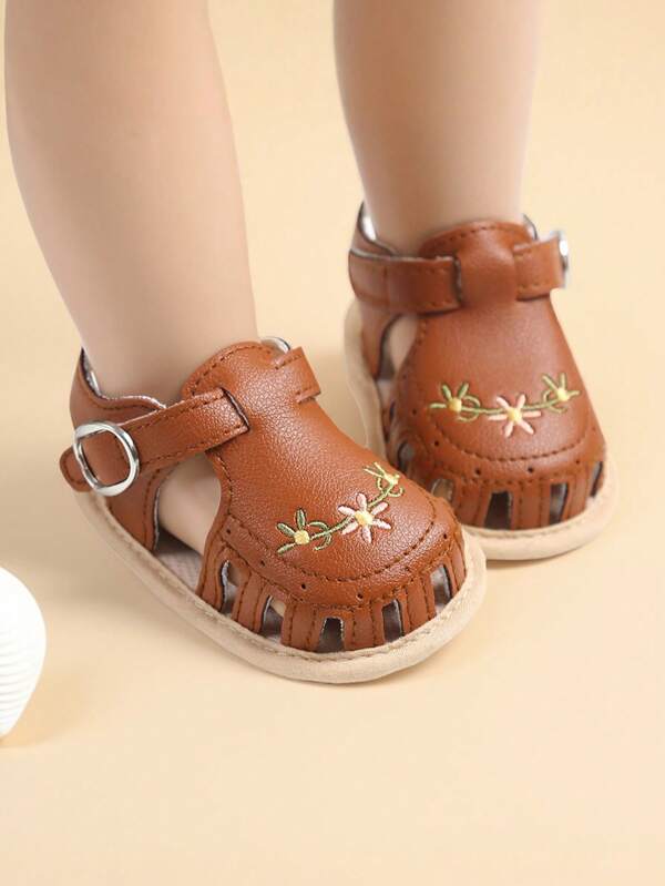 Zomerse bloemensandalen voor babymeisjes, zachte platte holle schoenen, comfortabel voor pasgeborenen en de eerste babyschoenen voor pasgeborenen