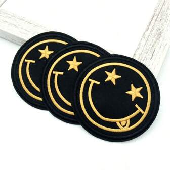 3/6 件朋克笑脸熨烫补丁，黑色带黄色星星设计 - 易于粘贴，适用于衣服、帽子、裤子、鞋子和窗帘上的 DIY 缝纫工艺品