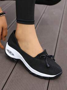 Women's Springtime Breathable Non-Slip Thick Sole Slip-On Sports Shoes, Fashionable Versatile Casual Black Sneakers - Black - View 1