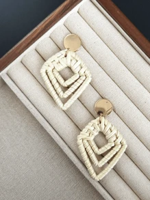 Boucles d'oreilles en rotin, boucles d'oreilles bohèmes légères à franges de forme géométrique, boucles d'oreilles pendantes en osier tressé pour femmes et cadeaux de mode de vacances