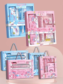 Sanrio Autorisé par Sanrio Ensemble de papeterie mignon de chien Melody Cinnamon de Sanrio. Fournitures scolaires pour garçons et filles - crayons et boîte de rangement pour crayons, gomme, taille-crayon, règle, cahier. Cadeaux pour la rentrée, Halloween, Noël (la conception et la couleur de la boîte cadeau peuvent varier selon les différents lots de production)
