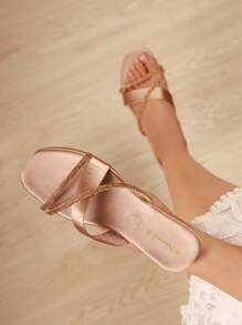 Paquete de dos pares de sandalia plana para dama, punta abierta, perfectas para cualquier ocasión. - Negro - Ver 6