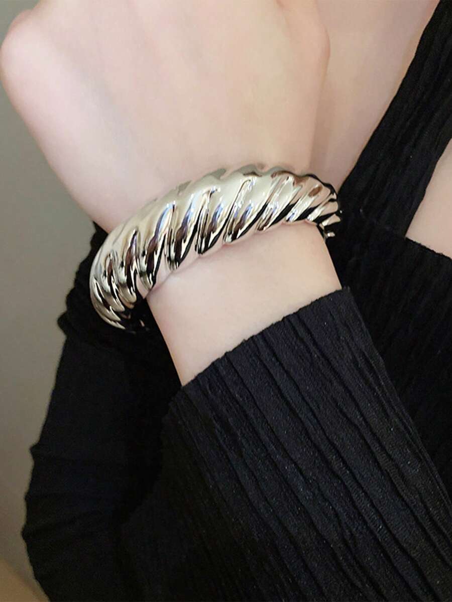 1 件羊角面包形不对称开口手链，适合女性日常佩戴