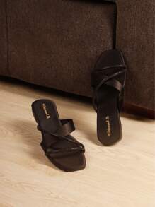 Paquete de dos pares de sandalia plana para dama, punta abierta, perfectas para cualquier ocasión. - Negro - Ver 5