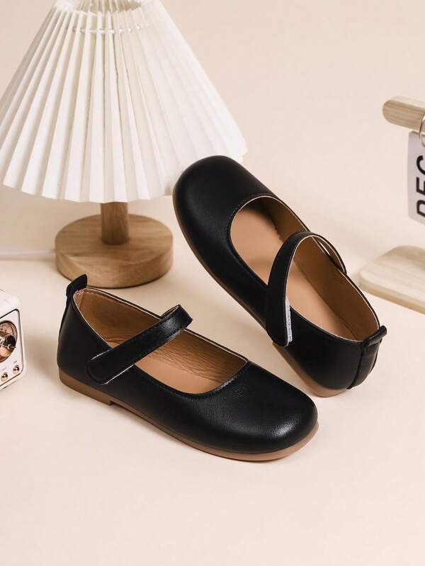 1 par de zapatos planos negros para niñas, con cierre de gancho y bucle ajustable, punta redonda, suela de TPR antideslizante, cómodos y ligeros, de unicolor, adecuados para bailar/ballet, para estudiantes de primaria y secundaria de 5 a 14 años, campus, festivales y uso casual en interiores/exteriores en todas las estaciones