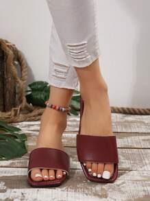 Sandalias planas de lujo y livianas para mujeres, primavera-verano-otoño 2025, zapatillas de mujer de gran tamaño con suela antideslizante y tacón bajo, zapatos versátiles y de moda para la playa y vacaciones, con diamantes de imitación y resistentes al agua