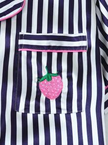2 件套缎面睡衣套装，黑白条纹口袋草莓印花短袖领上衣和蝴蝶结短裤女士家居服 - 黑與白 - 查看 4