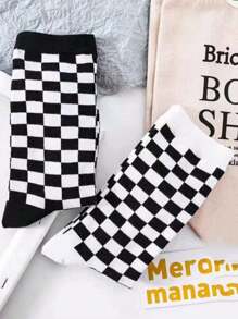 “男士国际象棋图案中筒袜 - 有 1 双或 2 双可选，非常适合情侣和学生！”