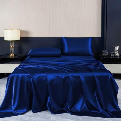 4件套海军蓝奢华纯色丝滑缎面床上用品套装，包含1个床裙、1个床单和2个枕套（不含枕芯）。奢华缎面床裙套装，尺寸可选：特大号、大号、标准大号、单人床。床裙深度可达11.8英寸。缎面枕套柔软透气，不易起皱，提升睡眠质量，尽显优雅酒店风范。是送给父母、朋友、宿舍或开学季的理想之选。