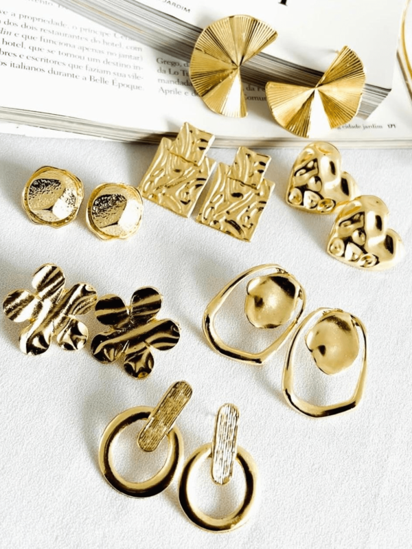 Kit brincos dourados folheados a ouro bijuteria feminina da moda modelos sortidos