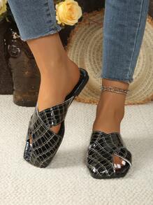 Sandalias planas de mujer de con diseño hueco y punta cerrada, sandalias versátiles y fáciles de poner para el verano