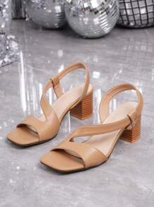 女士杏色粗跟凉鞋，配有多条宽绑带和后跟带，休闲百搭，木纹鞋跟装饰，舒适优雅。搭配皮革鞋面高跟凉鞋，方头设计，时尚优雅，适合通勤、商务、休闲度假穿着，不易疲劳。粗跟设计，适合感恩节、万圣节、圣诞节等节日穿着。 - 杏色 - 查看 6