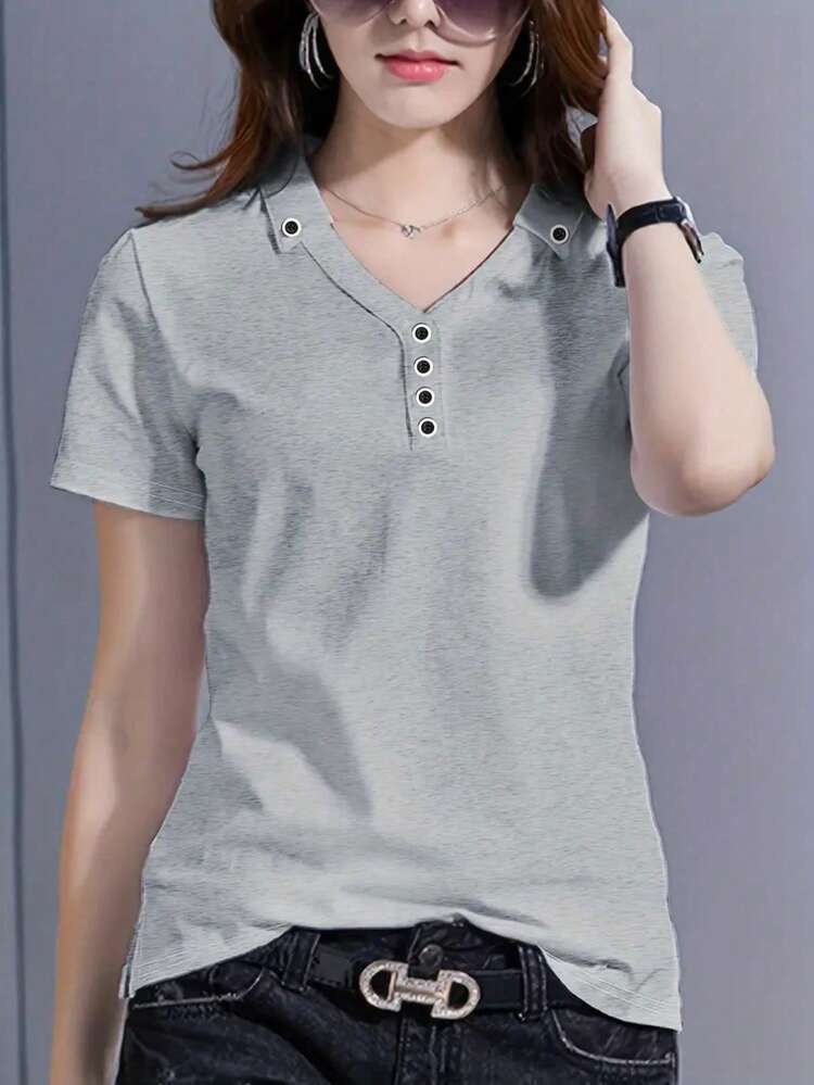 纽扣装饰 V 领 T 恤，舒适侧开衩短袖休闲上衣，适合女士夏季和春季 - 灰色 - 查看 1