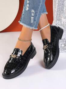 2025 Wiosna/Lato Nowe Brytyjskie Czarne Płaskie Mokasyny Wsuwane, Wygodne Modne Tłoczone Wzór Z Motylową Metalową Klamrą Uniwersalne Błyszczące Niskie Obcasy Casualowe Oksfordy Do Wyjścia Na Zewnątrz I Do Nauki Minimalistyczne Dopasowanie