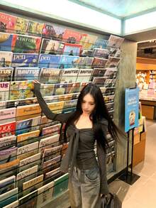 女式蝴蝶结长袖 T 恤，紧身套头衫，简约风格，春季