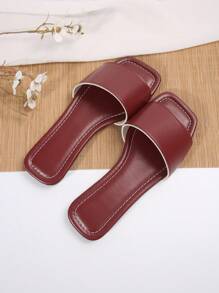 Sandalias planas de lujo y livianas para mujeres, primavera-verano-otoño 2025, zapatillas de mujer de gran tamaño con suela antideslizante y tacón bajo, zapatos versátiles y de moda para la playa y vacaciones, con diamantes de imitación y resistentes al agua