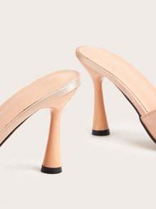 香槟色缎面仿珍珠水钻装饰细高跟鞋香槟色时尚女士高跟凉鞋，水钻数量随机