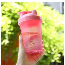 Leeseph Botella coctelera con bolas coctelera Botella coctelera para bebidas a prueba de fugas para agitar y prepararse la mejor taza coctelera (sin BPA) - Rosa 400ml - Ver 2