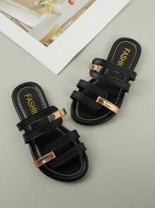 Kinderschoenen 2025 Zomer Nieuwe Mode All-In-One Ronde Neus Strandkleding Een Slip-Off Teen Platte Antislip Sandalen
