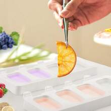 1 Stück Eis-am-Stiel Form, 4-fach Silikon-Eis-am-Stiel Form und Eiskrem Tortenform mit ovaler Form, 50 Stück Holzstiele für DIY-Kuchen und Eis, Muss-haben für den Sommer, Farbe/Stil zufällig, Sommer Eiswürfel Behälter & Tablett, Küchenausstattung, Sommer Eiswürfelformen & Behälter, Sommer Küchenausstattung