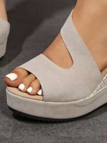 女士新款夏季绒面厚底坡跟露趾凉鞋，镂空露趾拉链高跟凉鞋 - 米色 - 查看 6