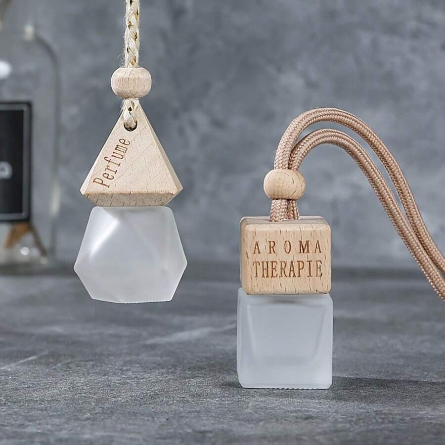 6 ML Suspension Car And Home Fragrance Bottles With Glass And Wooden Lids, Available In Clear And Frosted Glass, Featuring Diamond And Square Shapes. These Bottles Are Suitable For Packaging Various Perfumes And Essential Oils. The Geometric Design Of The Hanging-Shaped Bottles Makes Them Ideal For Diverse Home And Automotive Decoration Purposes.