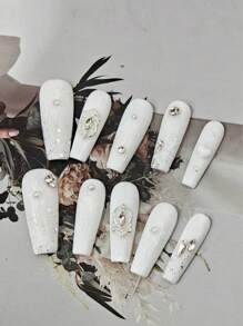 10 款手工制作热销多巴胺个性化可爱糖果布丁女孩水钻，适合派对聚会，包含一块果冻胶和一张指甲油贴纸，按压在指甲上，美甲用品，美甲