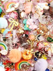 10/15/20/25/30/40/50 pezzi Tappi anti-polvere misti casuali (stile non ripetitivo), accessori per smartphone in lega/resina, ciondoli, piccole decorazioni, charm, cartoni animati, strass, nappe, 3D stereoscopici, gocce piatte di olio ecc. Vari colori, stili, motivi, forme, edizioni da collezione