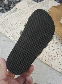 1 paar nieuwe minimalistische casual geweven gestreepte contrasterende kleurdecoratie voor kinderen, antislip zachte kurk platte open teen strandsandalen, geschikt voor de zomer