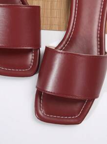 Sandalias planas de lujo y livianas para mujeres, primavera-verano-otoño 2025, zapatillas de mujer de gran tamaño con suela antideslizante y tacón bajo, zapatos versátiles y de moda para la playa y vacaciones, con diamantes de imitación y resistentes al agua