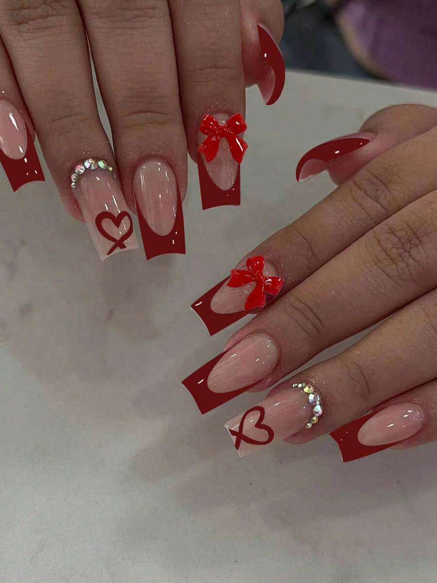Bộ 24 móng tay giả acrylic, họa tiết trái tim, màu đỏ kiểu Pháp, thiết kế nơ đính đá, hình dáng dài kiểu quan tài, vừa vặn hoàn hảo, bao gồm 1 gel dán và 1 dũa móng, kiểu móng Pháp, phù hợp cho phụ nữ và bé gái, phụ kiện làm móng hàng ngày và dự tiệc.
