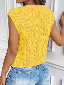 Women's Fashion Sleeveless Short Chunky Knit Cardigan With Solid Buttons And Pockets - Yellow - View 4