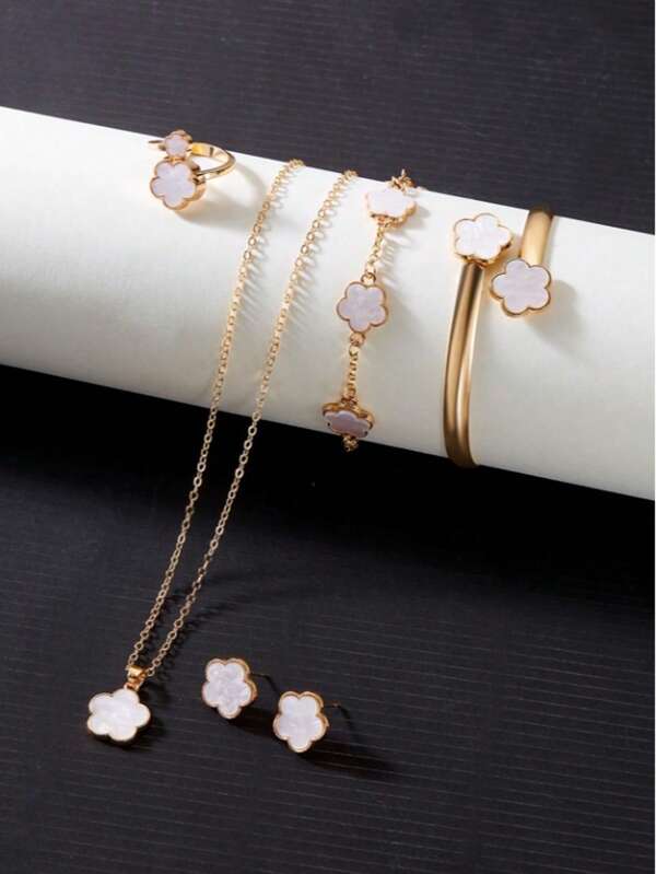 6 pièces de parure de bijoux composée d'un collier, d'un bracelet, d'une bague et de boucles d'oreilles avec motif floral trèfle et décontracté. Indispensable pour les vacances d'été, idéal comme cadeau pour elle