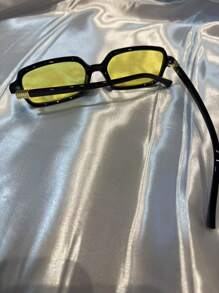 Retro Square Sunglasses With UV Protection - 黃色 - 查看 5