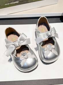 女童皮鞋 2025 年新款春秋季可爱蝴蝶结时尚公主鞋软底平底鞋 - 銀色 - 查看 4
