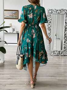 Vestido con estampado floral, detalle de nudo adelante y bajo asimétrico - Verde Oscuro - Ver 4