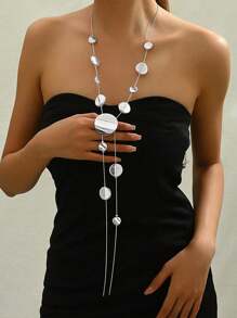 1 pièce de collier de femme versatile, à la mode et élégant, avec une chaîne serpent asymétrique lisse à brossage créatif et géométrique en forme de cercle