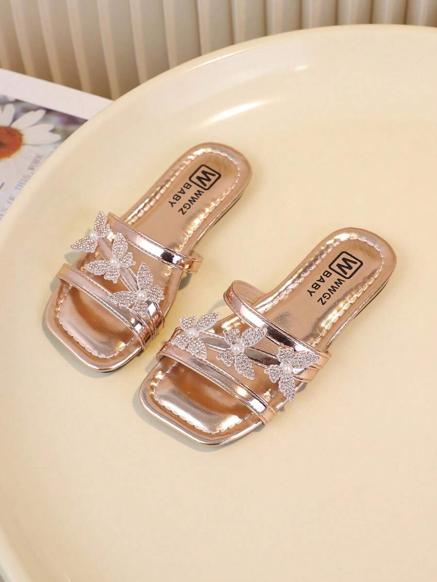 1 双女童蝴蝶平底一脚蹬凉鞋，适合夏季户外