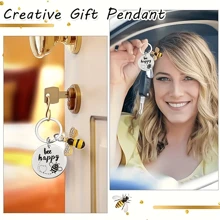 Conjunto de 36 Chaveiros de Aço Inoxidável "Bee Happy" - Anéis de Chave Inspiracionais Simples para Lembrancinhas de Festa, Apreciação de Professores, Formatura, Despedida - Acessórios Novidade Duráveis para Homens. O Conjunto Inclui 12 Chaveiros, 12 Cartões e 12 Sacolas. Acessórios de Halloween, Ideias de Presentes para o Dia dos Professores, Natal, Acessórios de Sacola, Cordões com Porta-Crachá, Acessórios de Carro, Encantos de Sacola