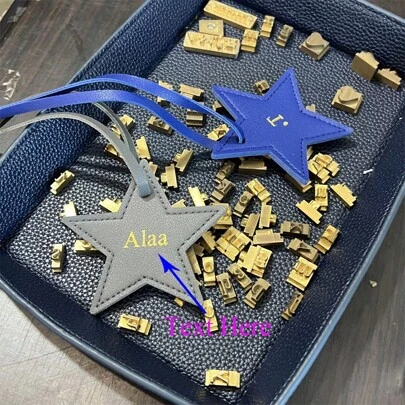 1 قطعة شكل نجمة من جلد البولي يوريثان كتعليقة على حقيبة السفر للنساء، تعليقة حقيبة بشكل نجمة خماسية الأضلاع مطرزة باسم شخصي، سلسلة مفاتيح نجمة من جلد البولي يوريثان كتعليقة حقيبة للسيدات، اكسسوارات DIY مخصصة، إكسسوارات وسلاسل مفاتيح عتيقة