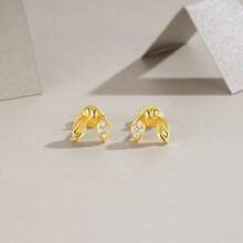 1 Cặp bông tai đính đá Moissanite mạ vàng 18K bạc Sterling 925, thiết kế hiện đại thanh lịch, không gây dị ứng, không chứa niken, thích hợp cho các sự kiện trang trọng và những dịp đặc biệt, đi kèm với chứng chỉ GRA - Vàng - Xem 4