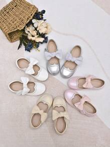 1 para dziewczęcych płaskich butów PU Silver Hollow Butterfly Princess, odpowiednich na wesele, scenę i do codziennego noszenia