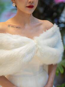 1 szt. pluszowy szal ślubny, peleryna na suknię ślubną, biały futrzany kołnierz dla panny młodej, ciepły pluszowy szal, jesienne ubrania dla kobiet - Biały - Zobacz 5