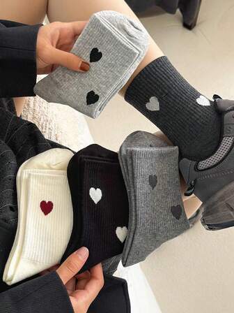 4 Pairs Women'S Heart-Shaped Mid Tube Socks, Retro Style Sports Socks, Suitable For Spring/Autumn/Winter 1/5pairs
