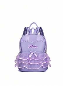 Ein individuell gestalteter Rucksack oder Tanztasche mit personalisiertem Namen oder Feiertags-Nachricht. Gestalte deinen eigenen Rucksack, Ballettasche in Rosa Spitze für kleine Prinzessinnen. Du kannst Namen, Buchstaben, Glückszahlen usw. individualisieren. Sehr geeignet für Schule, Unterricht, Reisen, Alltagsnutzung, Geburtstagsgeschenke für Freunde und Töchter, als bedeutungsvolle Souvenirverpackung, Weihnachtsgeschenk, Neujahr usw.