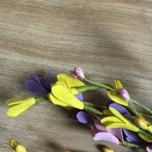 人造复活节喷雾藤蔓，配以柔和的复活节彩蛋和浆果 - 装饰性春季花卉茎 - 复活节彩蛋树枝，用于插花 - 中心花环装饰最佳礼物