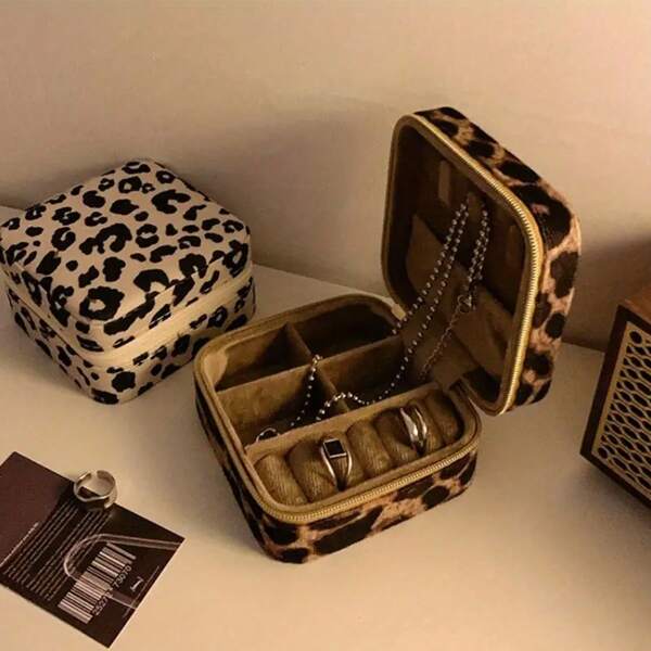 1 pièce Boîte à bijoux imprimé léopard, nouveau design, portable, organisateur de bijoux, petit et élégant, idéal pour les boucles d'oreilles, les bagues et les colliers, également adapté comme accessoire de voyage, parfait pour les photos de fête et les vacances